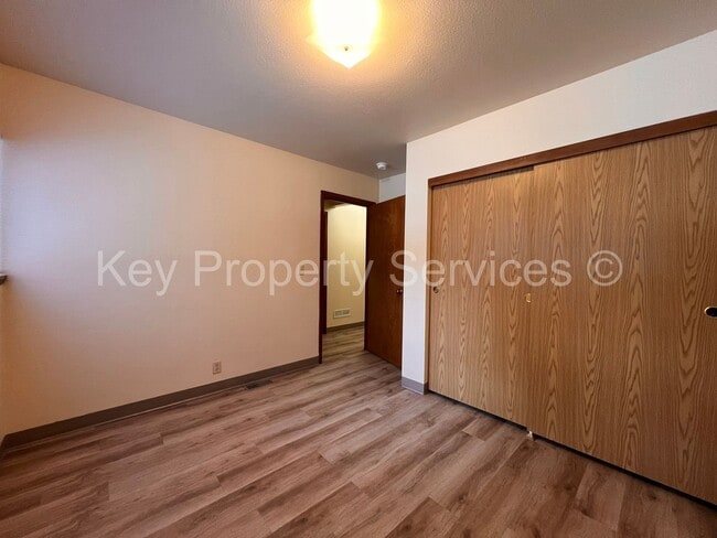 Building Photo - Vancouver Two Bedroom Townhome with Backyard