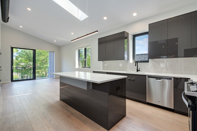 Building Photo - 4426 N Kenneth Ave