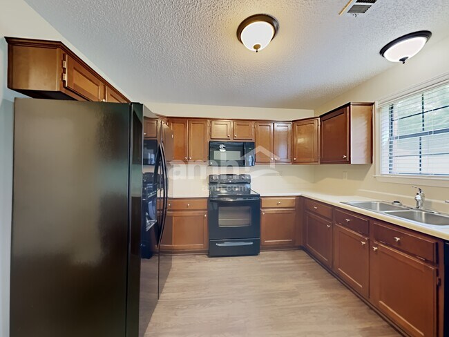 Building Photo - 6771 Oakmoor Cir S