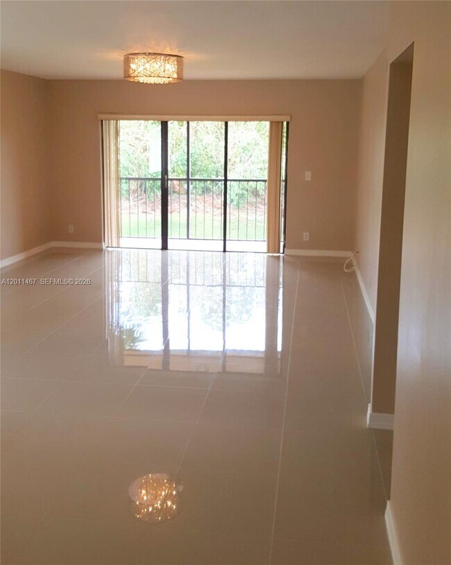 Building Photo - 213 Lakeview Dr