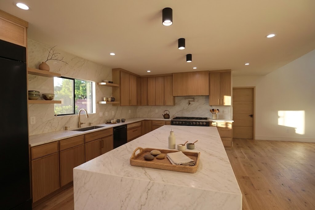 Building Photo - 4501 Canoga Dr