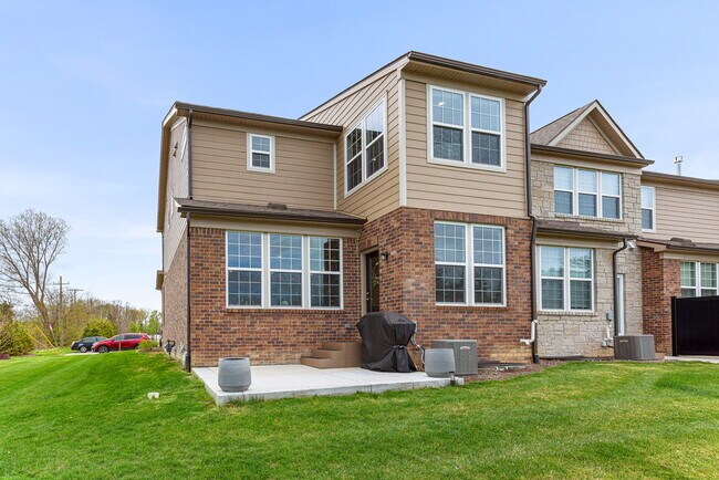 Building Photo - 1675 Addison Cir