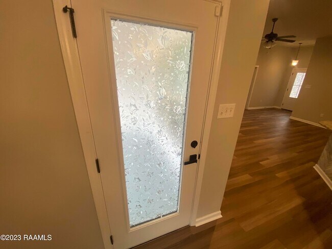Building Photo - 204 Sparkling Meadows Ln