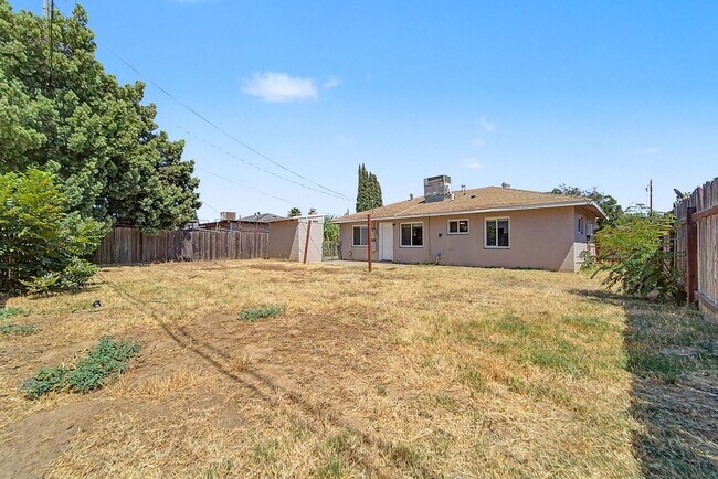 Building Photo - 1258 Rosemary Ln