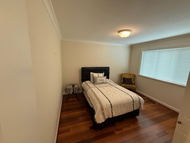 Building Photo - Beautiful Upscale Large High End Home in K...