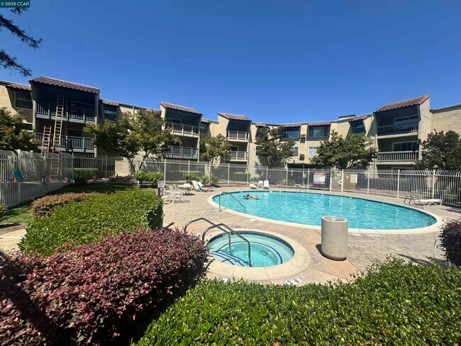 Building Photo - 1085 Murrieta Blvd