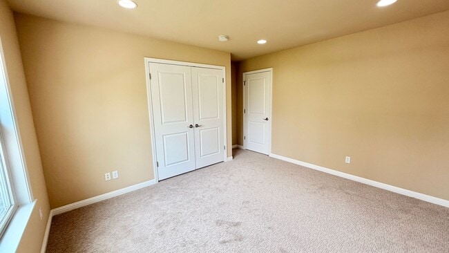 Building Photo - Desirable Mountain View 4 Bed + 3.5 Bath + Office Home. Close to Downtown Mountain View. Great Lo...