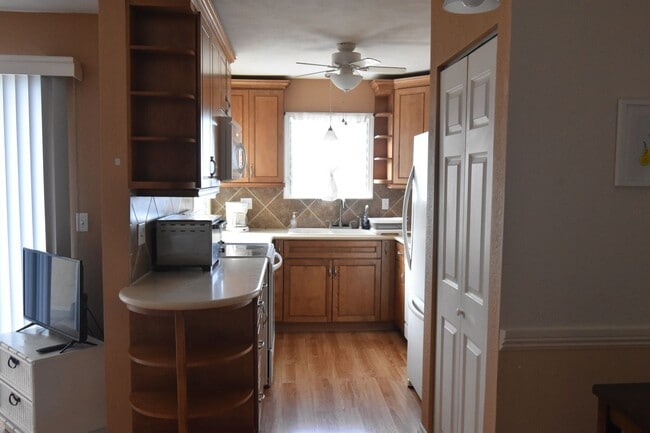 Building Photo - Furnished 1-Bedroom, 1-Bath Condo with Ocean View – Prime Kona Location