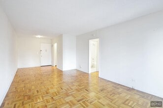 Building Photo - 250 E 87th St