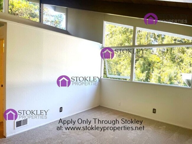 Building Photo - 137 Donna Maria Way