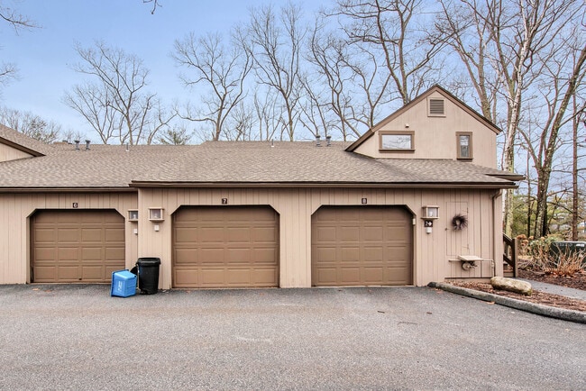 Building Photo - 7 Cottonwood Dr