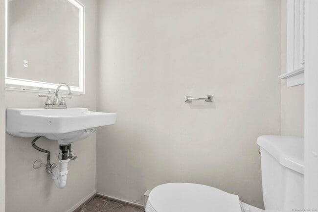 Building Photo - 675 Millville Ave