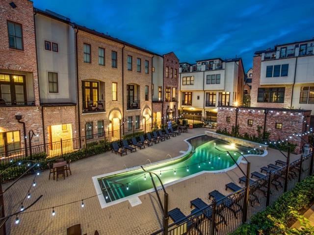 Building Photo - 620 S Pearl Expy