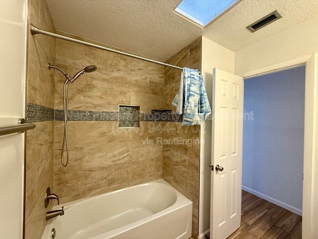 Building Photo - 7007 Holiday Hill Ct