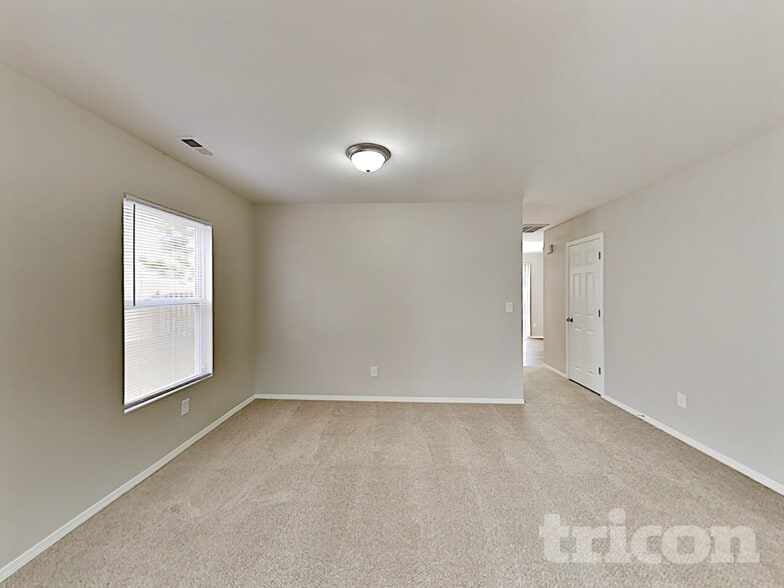 Building Photo - 4003 Larkhaven Village Dr