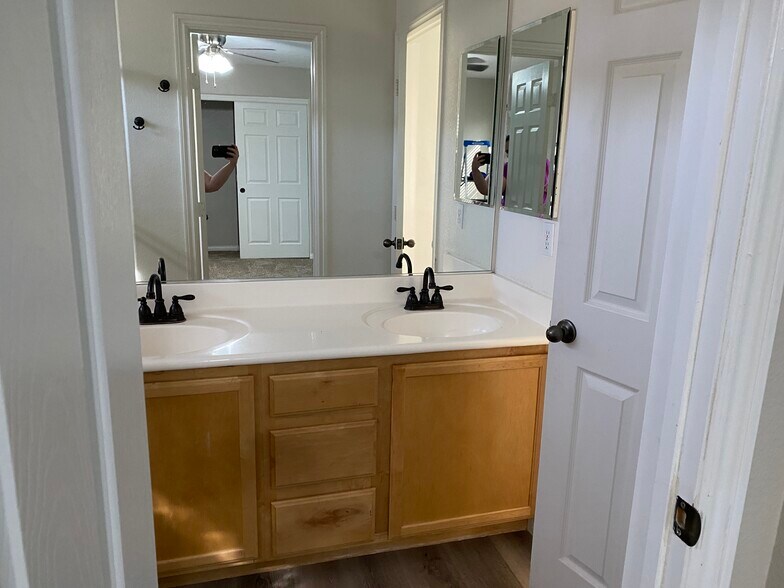 Master Bath Vanity - 1599 Evening Spirit Ave