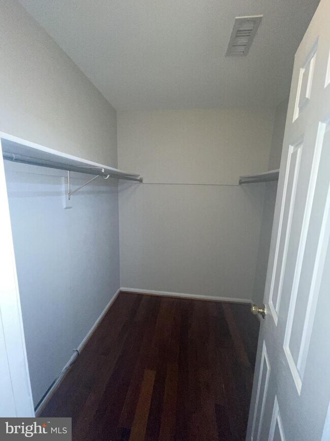 Building Photo - 6463 Honey Tree Ct