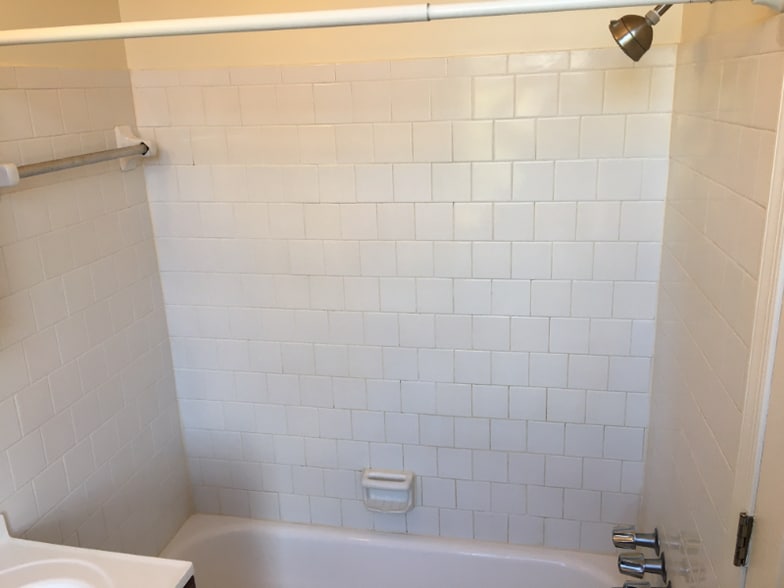 Building Photo - 15 E Read St