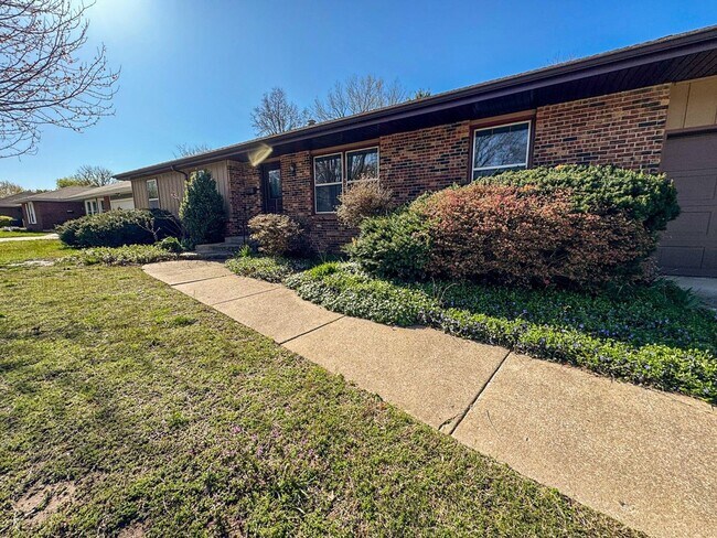 Building Photo - 4 Bed 3 Bath 2 Car Garage-1/2 off 1st Mont...