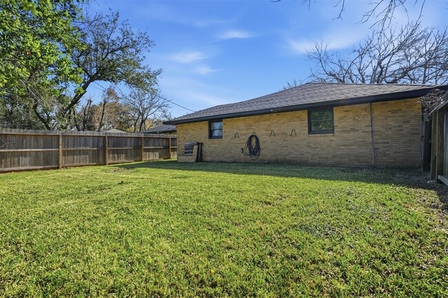 Building Photo - 612 Sunset Ln