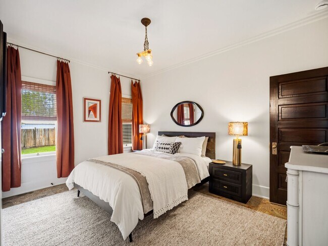 Building Photo - Charming Fully Furnished Spokane Home | Updated Comfort Near Downtown & Parks