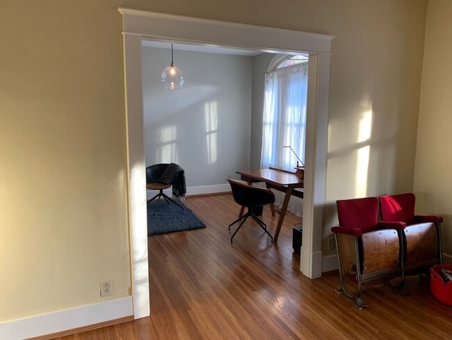 Building Photo - Charming Home in Belmont-Hillsboro Neighborhood, minutes to Vandy and Belmont, Fenced Yard