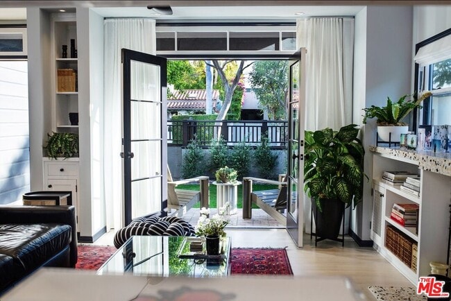 Building Photo - 381 Huntley Dr