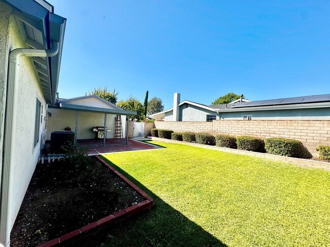 Building Photo - Single family home located in desirable Yorba Linda neighborhood! SMALL/MEDIUM DOGS OK!