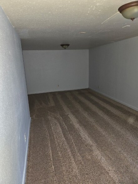 Building Photo - 620 SW 4th Ave