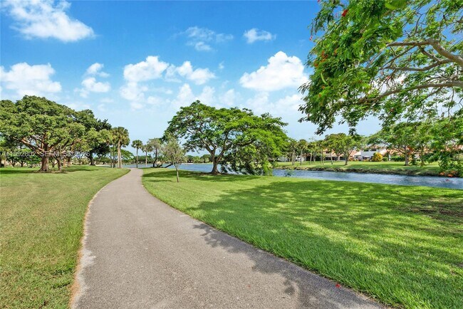 Building Photo - 10560 SW 156th Pl