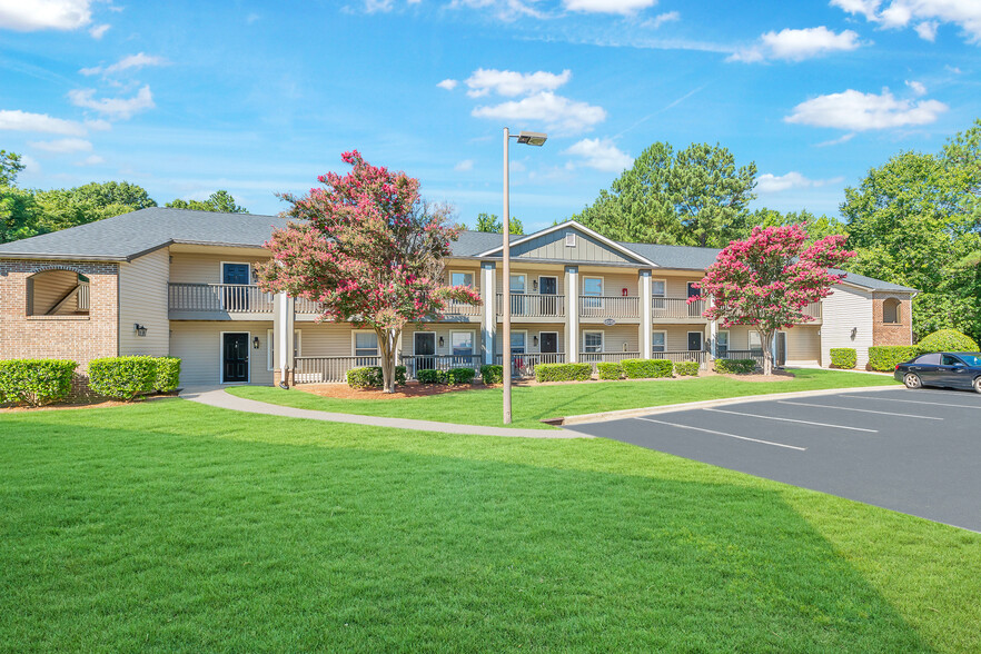 Building Photo - Crossing at Reedy Creek