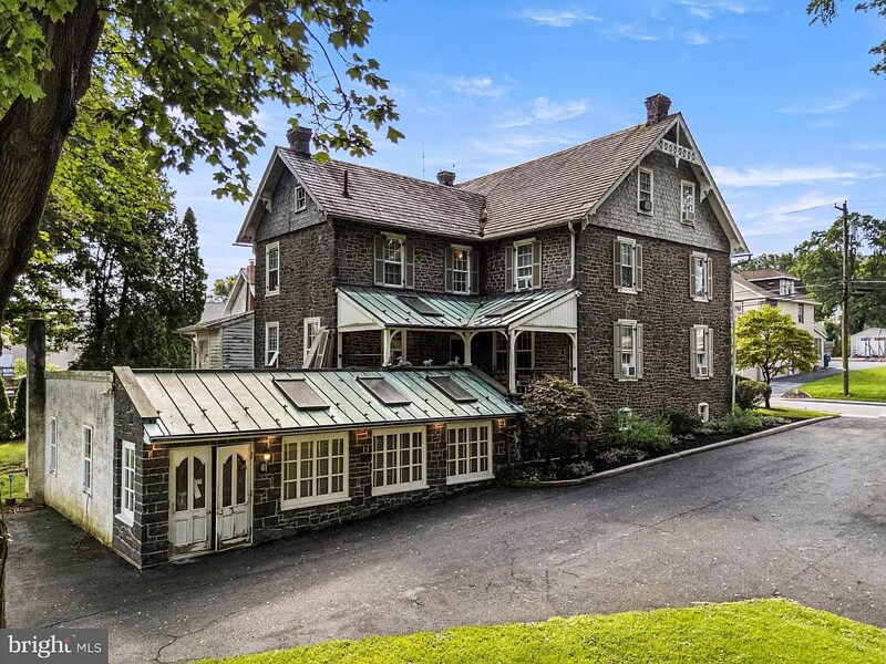 Building Photo - 28 W Main St