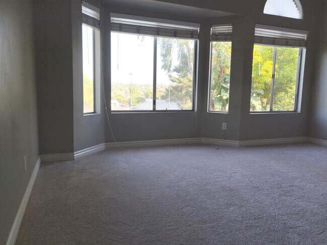 Building Photo - 1808 Crystal Ridge Way