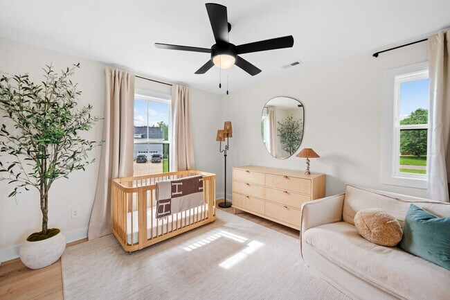 Building Photo - Modern 3 Bed on Nearly an Acre