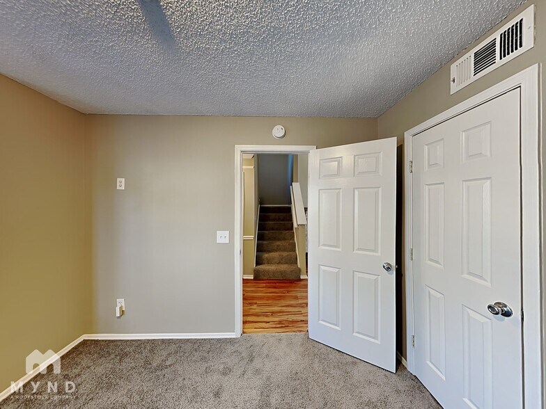 Building Photo - 11021 Traci Lynn Dr