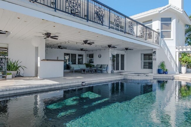 Building Photo - 5949 Seabird Dr S