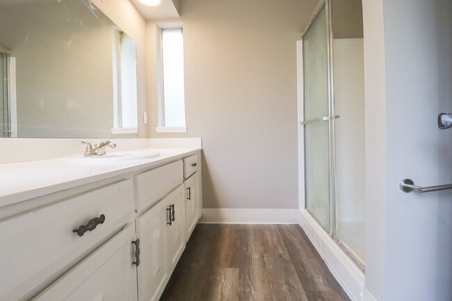 Building Photo - 2 Bed / 2 Bath Condo in Central Tulsa!