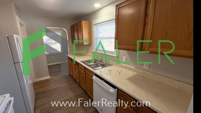 Building Photo - Belmont Bungalow!