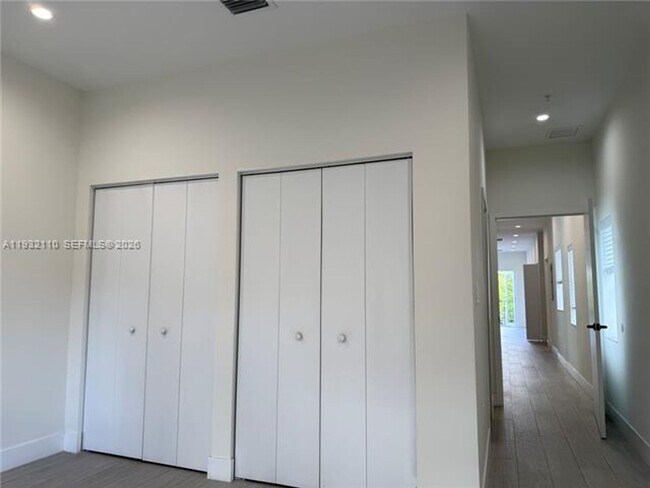 Building Photo - 1786 SW 9th St