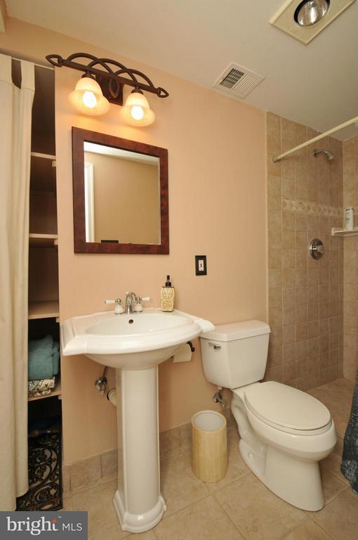 Building Photo - 43156 Malloch Pl