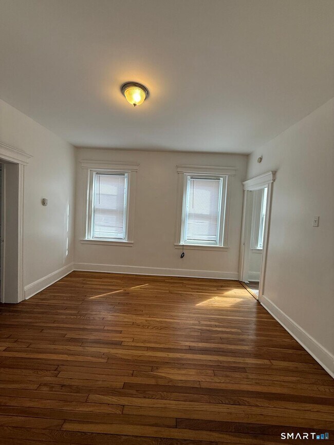 Building Photo - 175 Read St