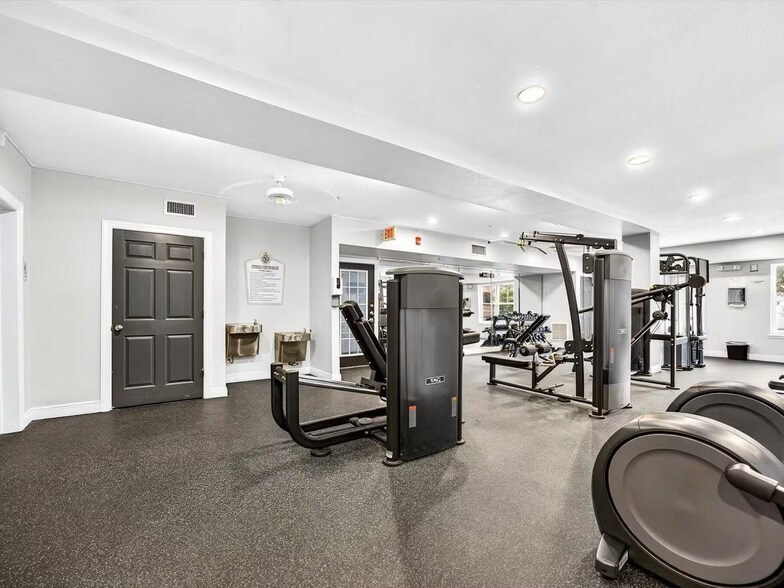 Building Photo - 304 E South St