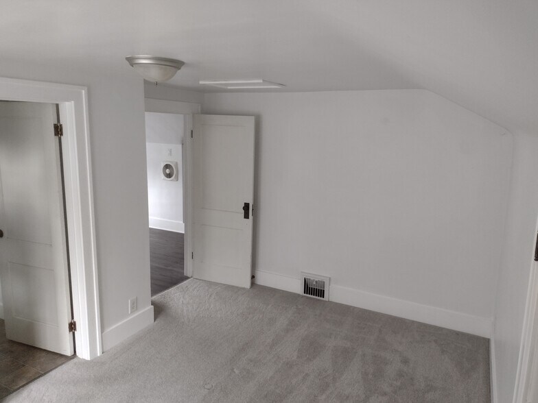 Building Photo - 315 State Ave