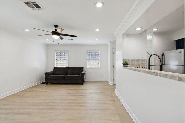 Building Photo - 4659 Dart St