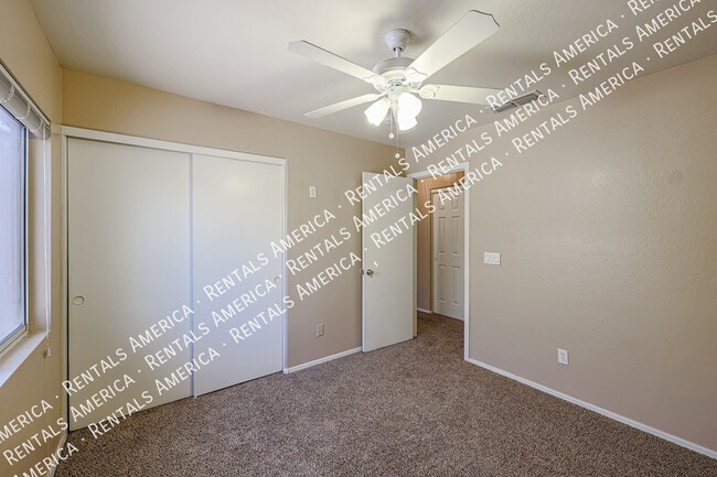 Building Photo - 12122 W Bloomfield Rd