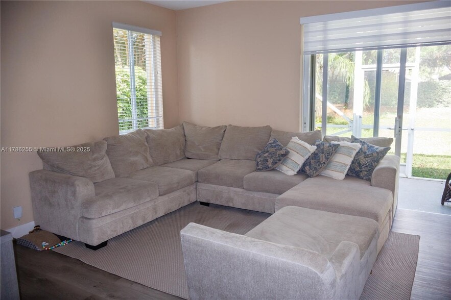 Building Photo - 1572 Canary Island Dr
