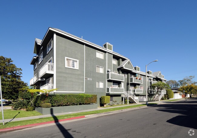 Primary Photo - 2498 Corinth Ave