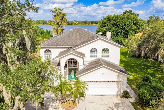 Building Photo - Beautiful Lake front home in West Kissimmee