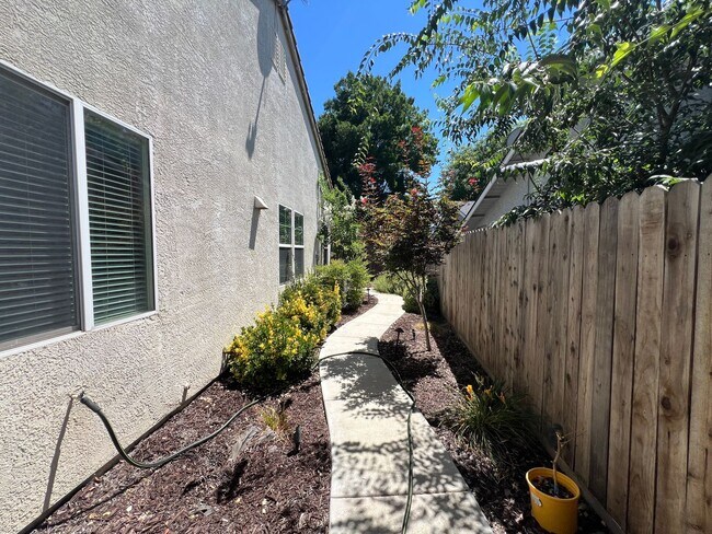 Building Photo - 4-bedroom single story in Sylvan School Di...