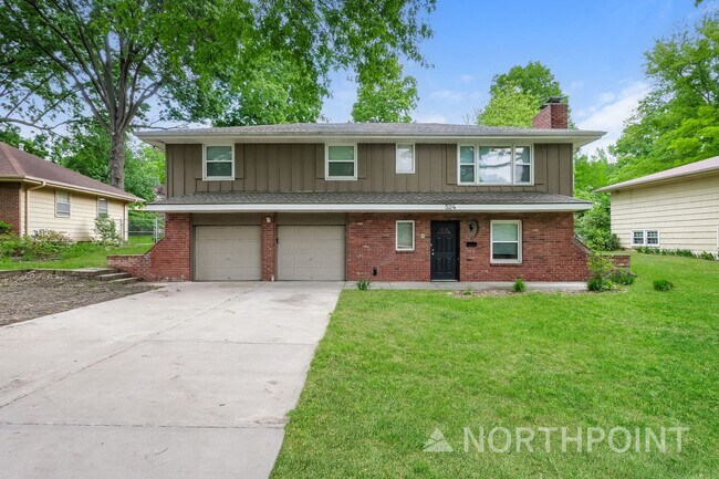 Building Photo - 3 BR/2.5BA | Newly Renovated Single Family Home | Large Deck | Fenced backyard!